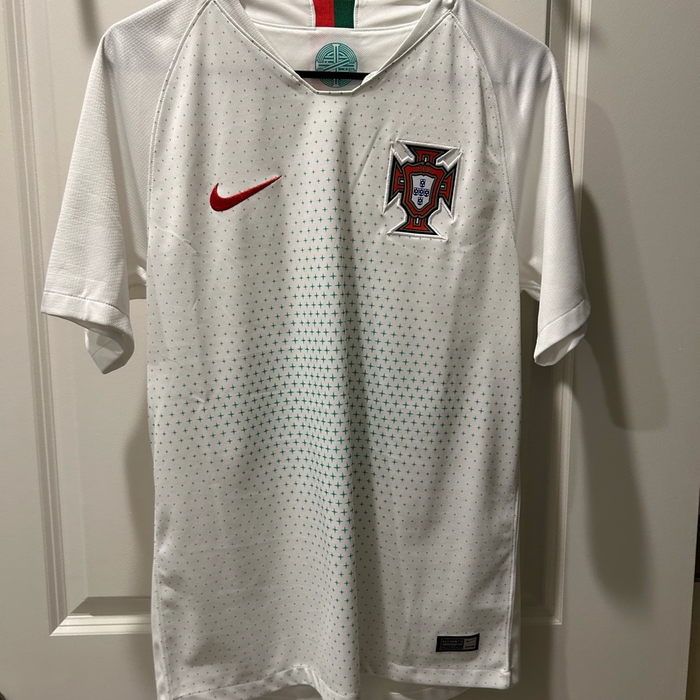 Men’s Portugal soccer jersey - small - Nike